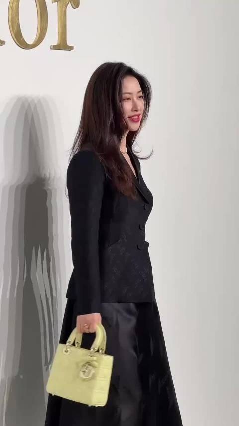 朱珠10秒切换10个表情展现情绪万花筒