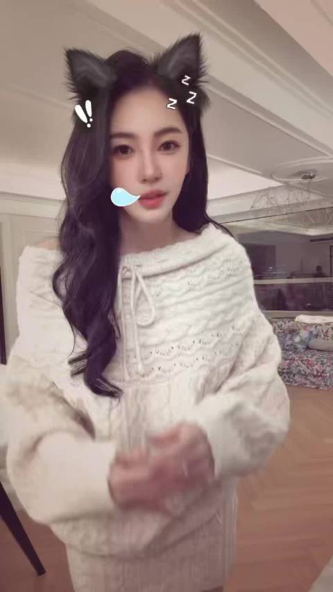 张雨绮跳抖肩舞，霸气滤镜反差拉满