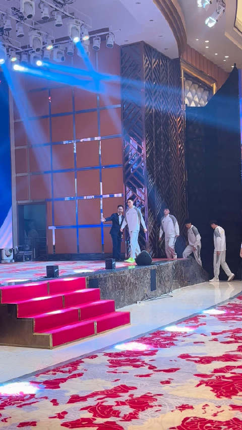 胡明轩领衔球员登台