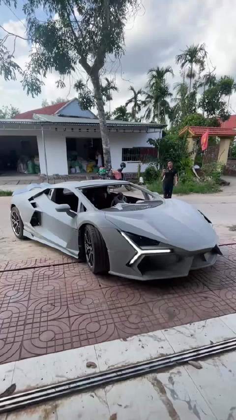 兰博基尼：明天来我们总部上班！尽快！