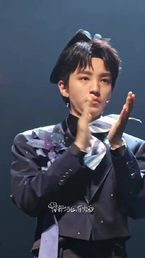 陈建斌董子健现身王俊凯话剧现场