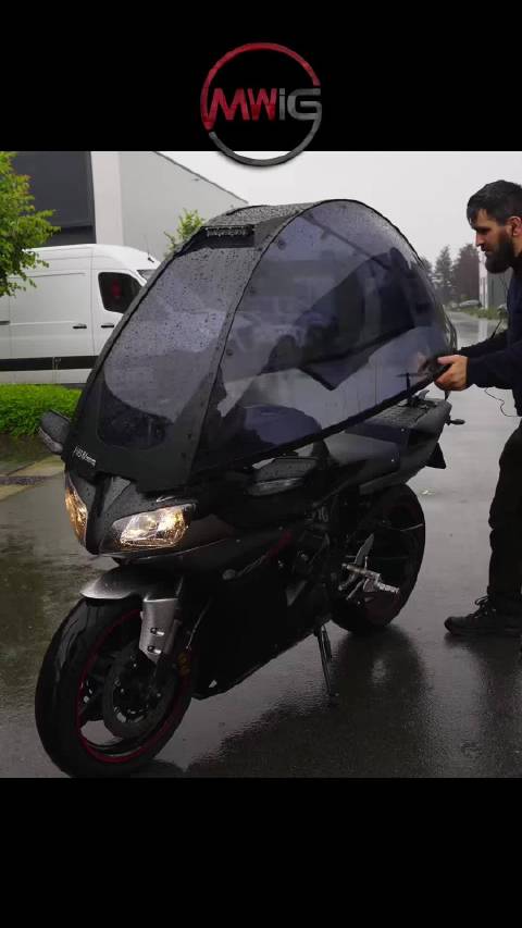 再加一个雨刮，是不是就能在下雨天骑摩托了