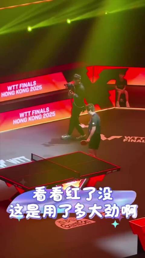 林诗栋4比0胜梁靖崑，赛后击掌互动引关注