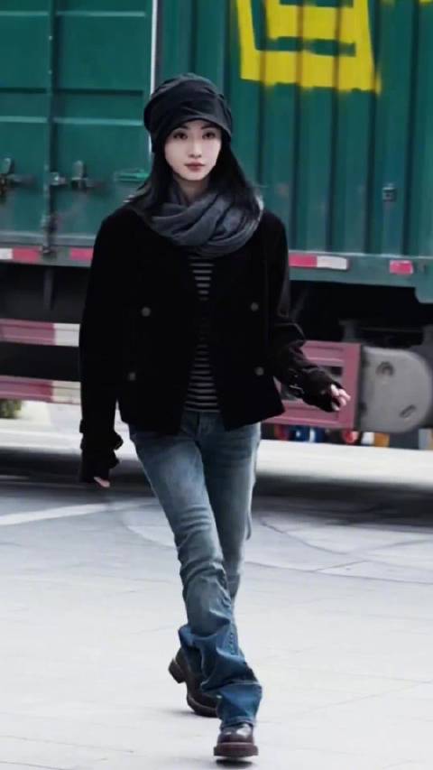 吴谨言新剧开机，中长发造型干练温柔