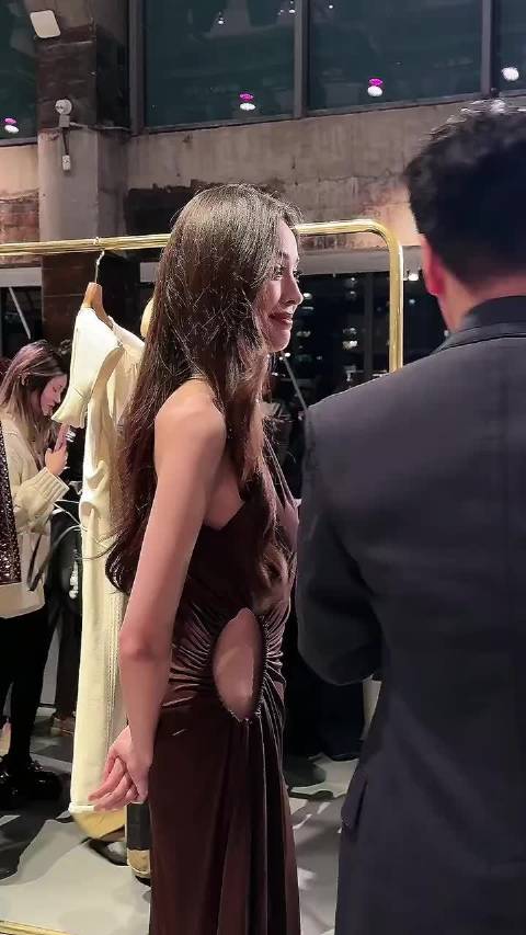 真的要被娜扎美晕～她还对我笑了！