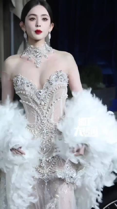 娜扎  年 ✘ V盛典造型