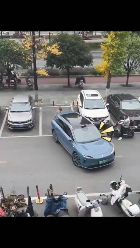 人肉占车位PK自动泊车：不会被划车吧？