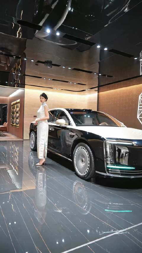 尊界S800还是得配旗袍更雅，现代科技与东方美学的完美融合