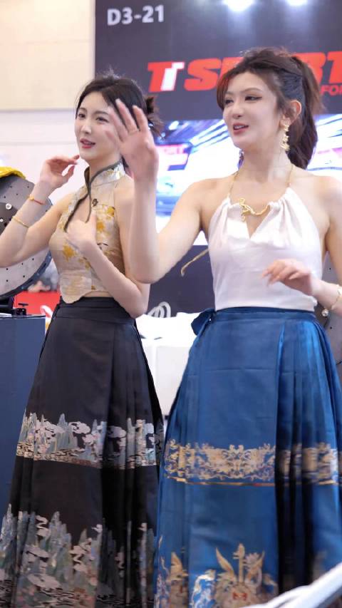 气质车模走秀瞬间片段 38