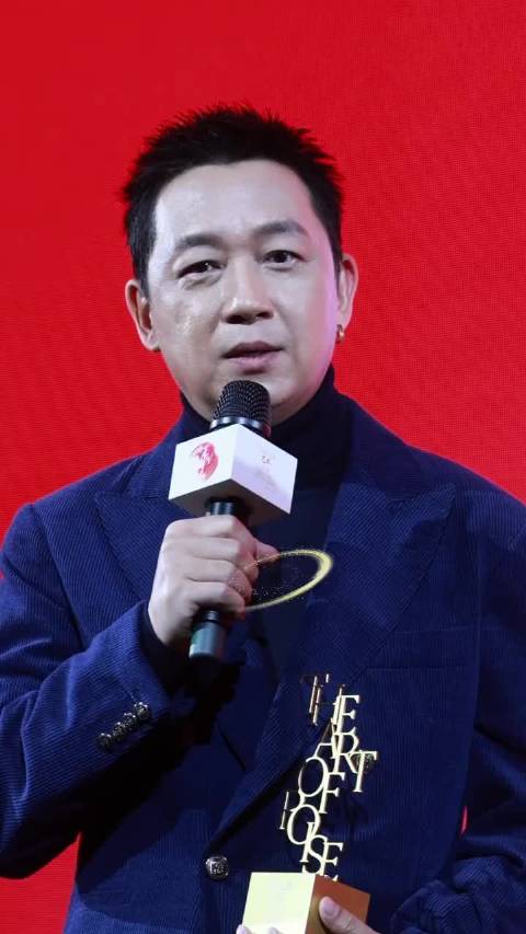 潘粤明活动造型，怎么胖了这么多