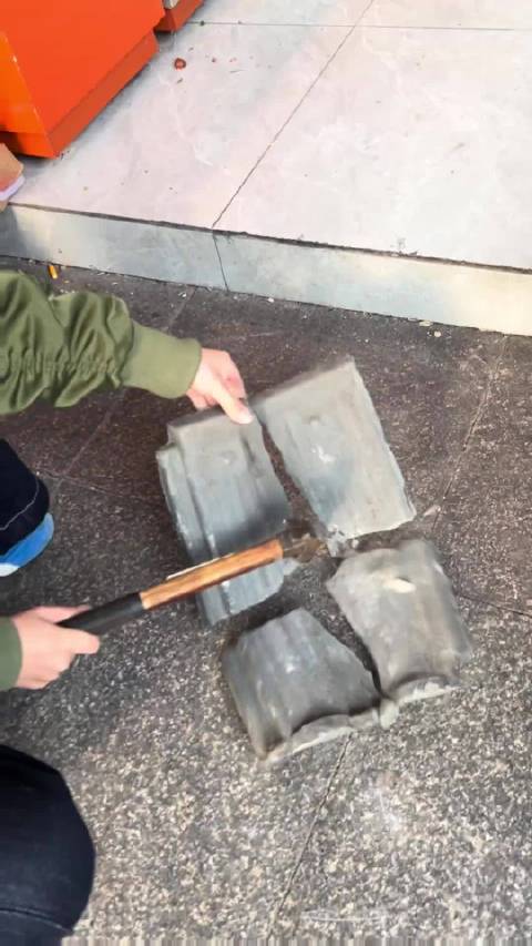 我的天呐拿着这块砖啥意思？栗子哥 挑战强烈推荐