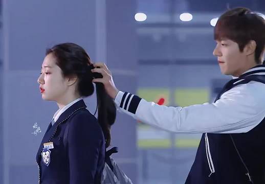 李敏镐朴信惠《继承者们》引青春回忆