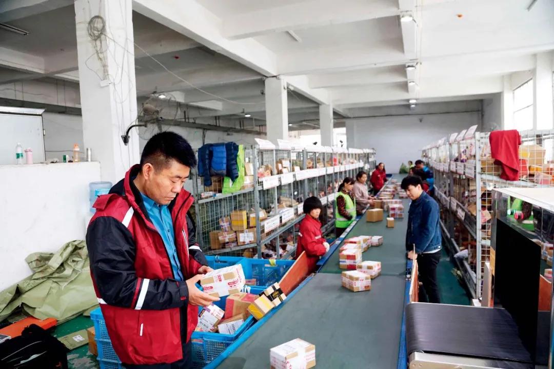 2024年1月，曹玉根（左一）被警方从家中带走，至今未判决。采访者提供