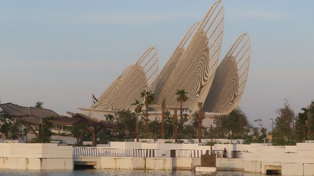 夏季最高温度能达50℃，旅游业为什么还成阿布扎比核心支柱？