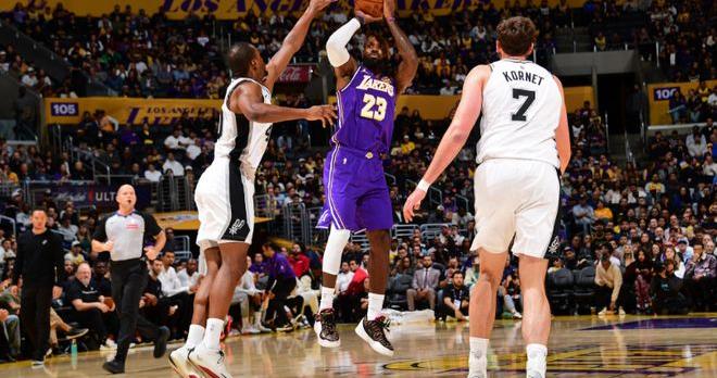 湖人跌至西部第三！詹姆斯隔扣活久见 奇兵8三分不敌马刺7人上双