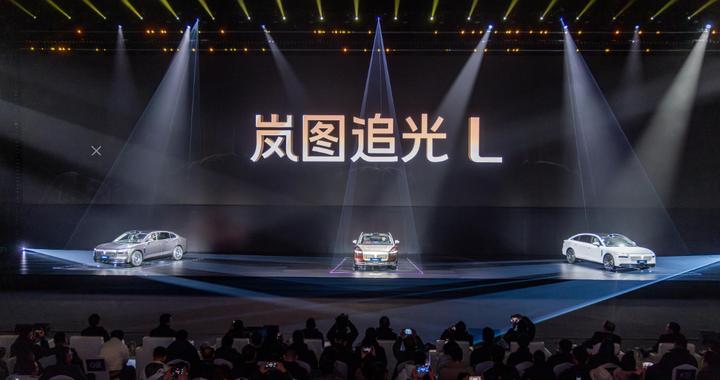 岚图追光L上市，27.99万起，华为技术上车能否掀翻“56E”？