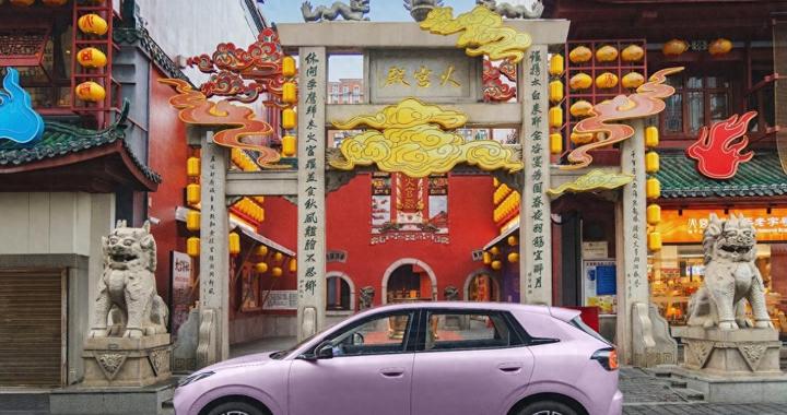 十万级纯电家用车怎么选？极狐T1的“家庭友好”藏在细节里