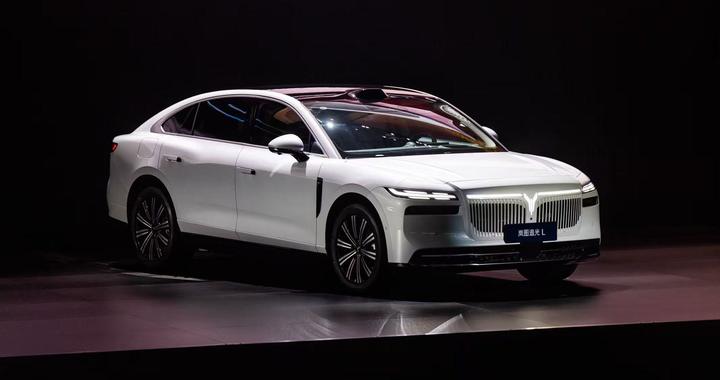 实现插混快速充电 岚图追光L起售27.99万元