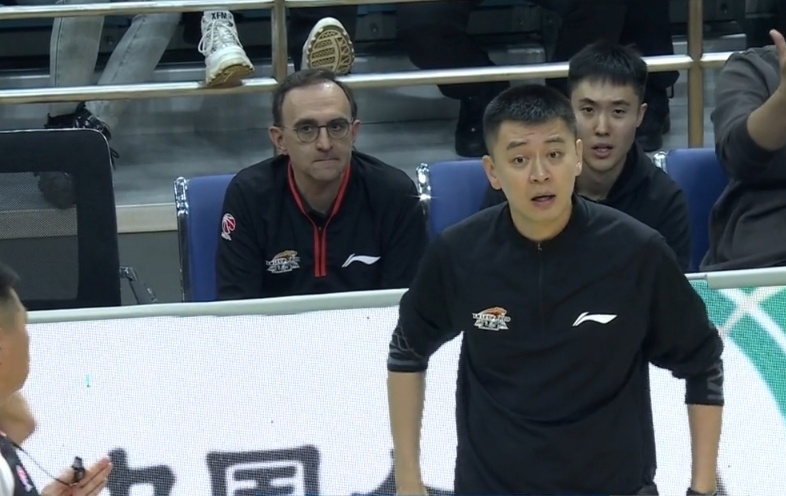 杨鸣：辽篮过去10年关键时刻赢球模式被一刀切，新赛季几乎不复存在