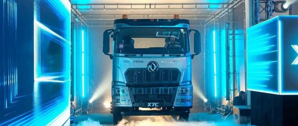 全球重载运输新标杆！东风新疆X7-C新平台来袭，实拍出口版工程车带您看实力几何！