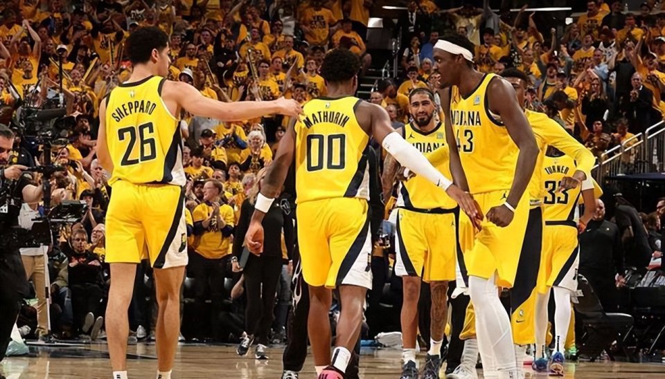 仅一夜之间，绿军迎利好，冠军中锋报销！湖人恐酝酿大交易