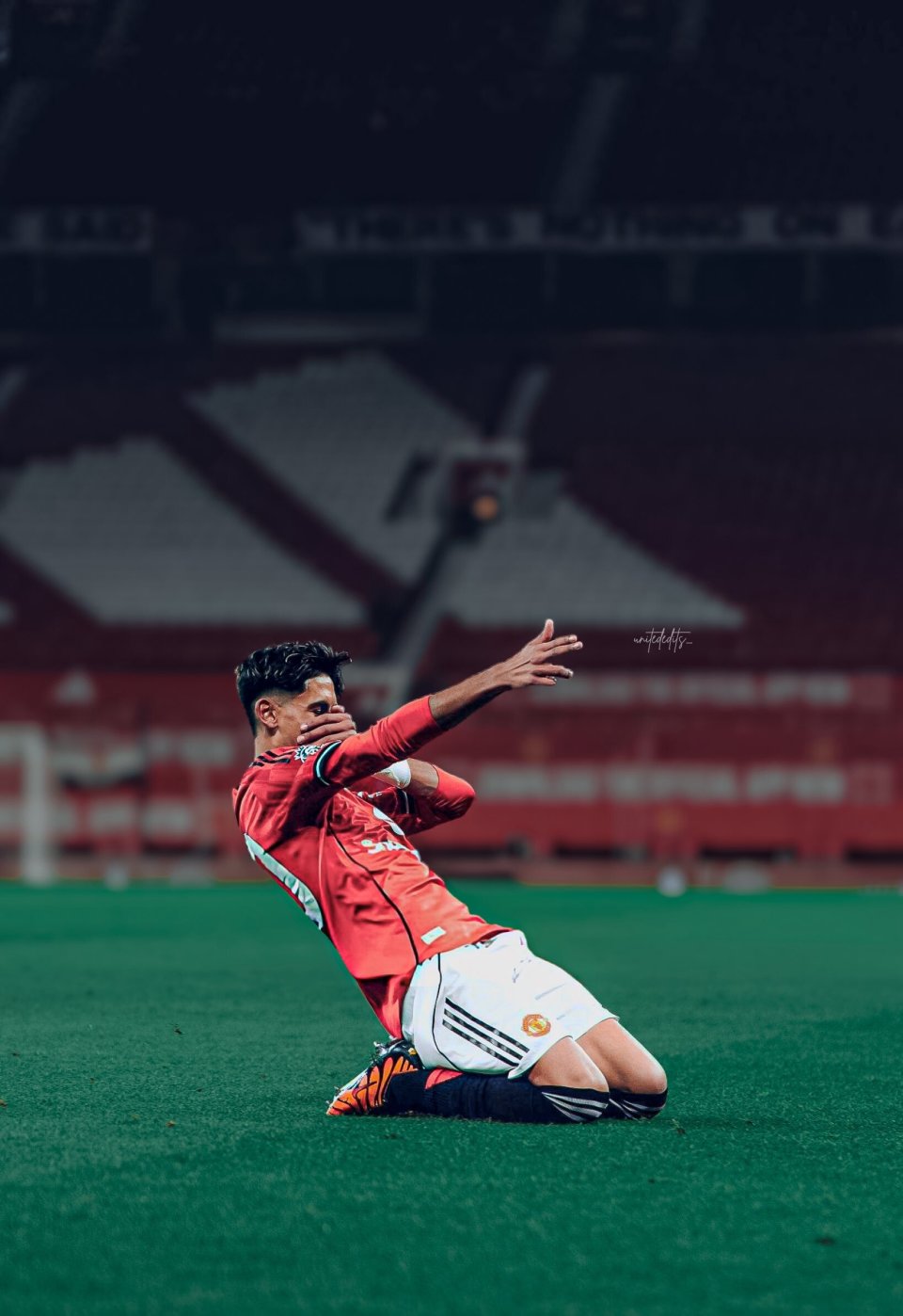 曼联送跑车游说小梅西放弃巴萨梦！留队未来可当王牌，获誉最强10后