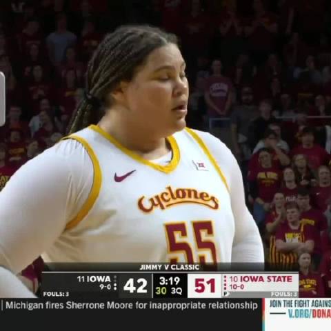 女版奥尼尔Audi Crooks最新比赛集锦，单场20投13中砍下了30分10篮板，无解！