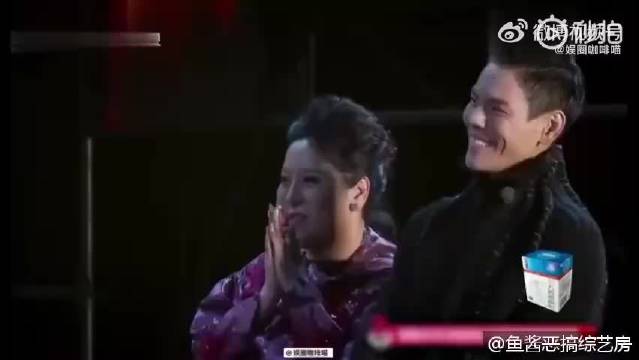 郭碧婷爸爸喜添第七个孙女，夜市狂买13玩具