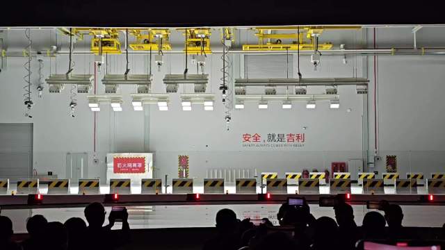 视频：宁波前湾领克900碰撞实验成功，乘员舱结构完整