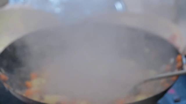 张柏芝秒变脸笑对邵子恒炸厨房，余宇涵惊呆