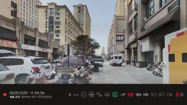 看到一段理想车主误踩加速踏板导致事故的视频