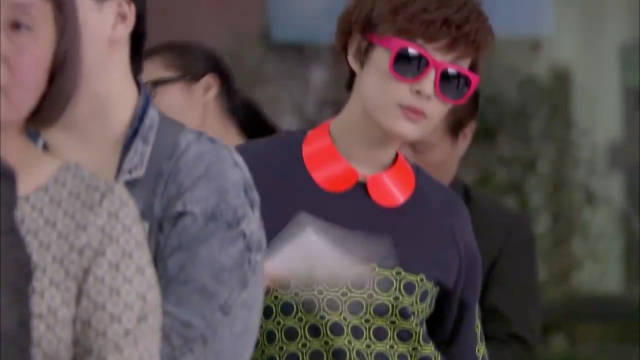 辣妈正传：潮妈去产检，恨天高露大长腿，前男友看得挪不开眼！