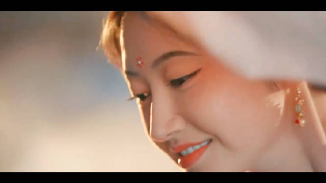 景甜一舞，似锦绽开，步步生莲，娇俏入骨，仙气漫过眼帘