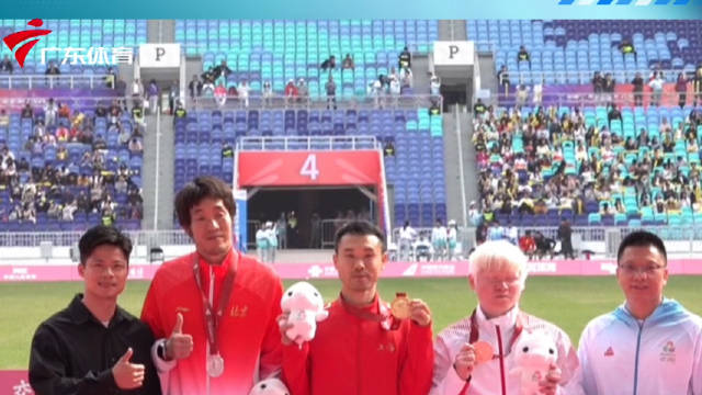 苏炳添现身广东奥体中心为残疾人运动员颁奖