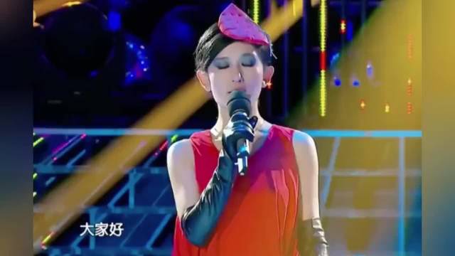 何炅谢娜演唱《因为爱情》谢娜模仿王菲太像，何炅以为王菲来了