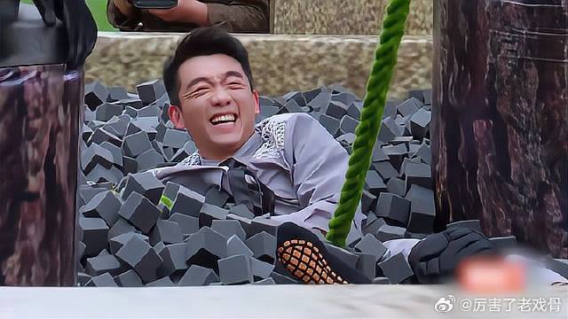 韩庚推郑恺整猛了 直接卡出一道沟，爆笑被OUT！