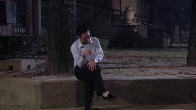 金婚：文丽回家竟跟着小夏，两人相谈甚欢，佟志看了直吃醋