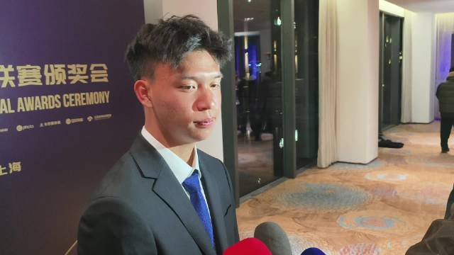 王钰栋：获最佳新人是运气好。留洋？保密！