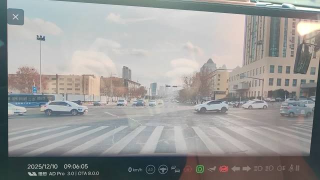 兰博基尼对撞SUV：谁赔谁钱啊？