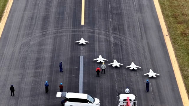 日本测试五机编队忠诚僚机，验证自主导航技术