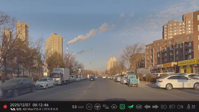 理想i6 ELK系统紧急介入避免对向电动车碰撞