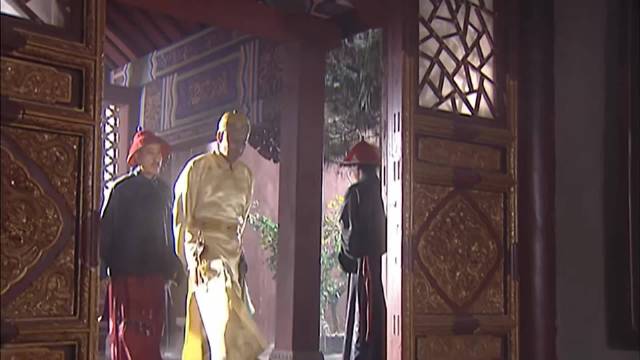 康熙王朝：康熙亲征遭阻，周培公献计平叛！