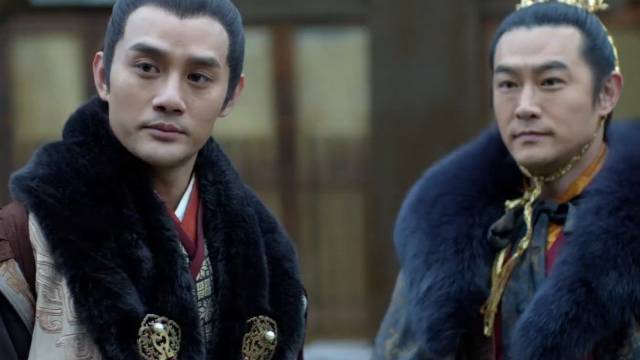 李将军给靖王通知卫峥的事，被誉王多次阻拦，只能悻悻闭嘴