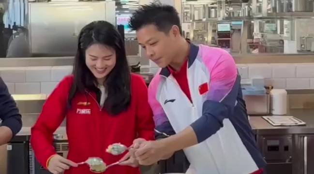 奥运冠军澳门汇演下厨，陈芋汐回应妈妈身份