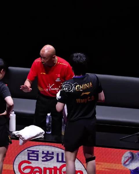 香港总决赛星际穿越BGM引共鸣，电竞选手1:11逆境展体育精神