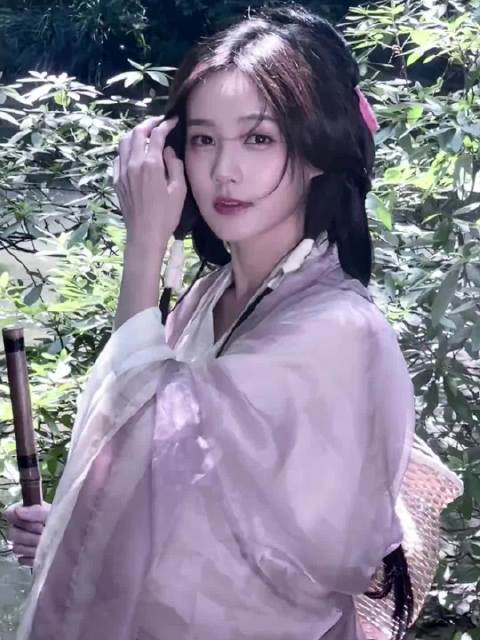 李一桐好适合古装，尊嘟太美了吧，温柔的感觉扑面而来