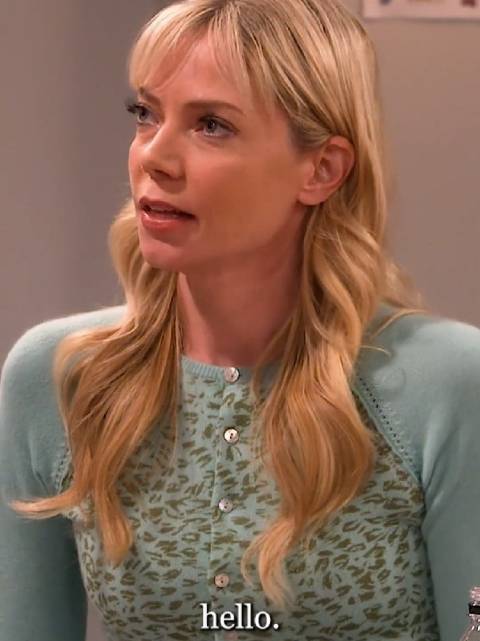 我们还没订婚，她总是迟迟不答应！