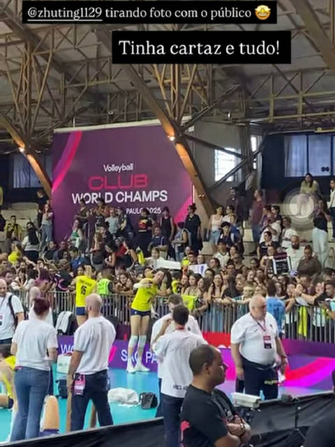 朱婷和巴西球迷的合影拍照