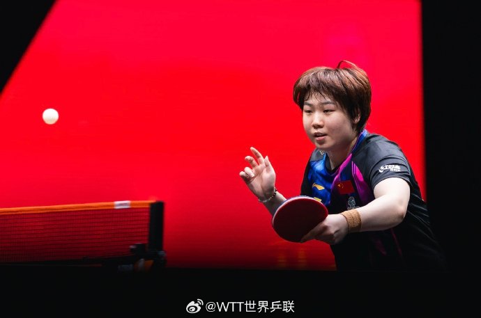 蒯曼4-0横扫早田希娜晋级WTT八强