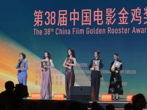 61岁袁富华首获金鸡奖成三金最佳男配第一人